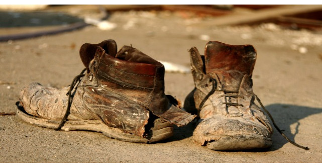 De la om la om: Sa nu plangi, sa nu razi, sa nu urasti!