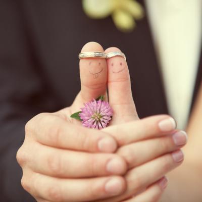 De ce iubesc femeile sa fie casatorite?