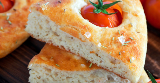 Focaccia cu rosii cherry