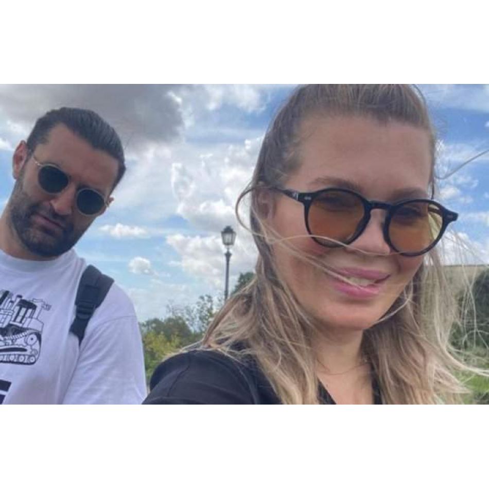 Gina Pistol și-a ales două rochii de mireasă. Vedeta de la Chefi la cuțite și Smiley își unesc destinele luna aceasta