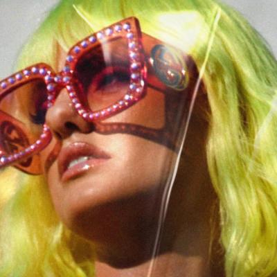 Alexandra Stan incheie anul cu o noua versiune pentru cel mai recent single, Tikari, alaturi de artistul mexican, W. Corona