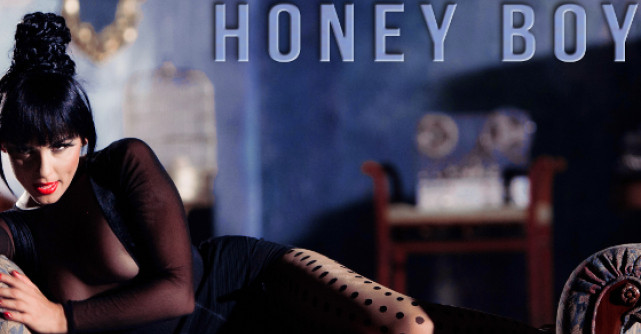 Lavinia lanseaza Honey Boy