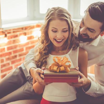 Cadouri de ziua Îndrăgostiților: Ce să îi oferi persoanei iubite