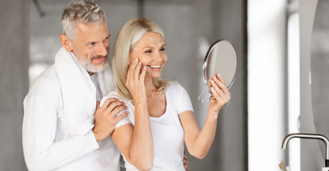 7 beneficii ale unei creme cu retinol pentru tenul matur și acneic 