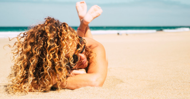 Ghid de bună purtare a buclelor sub soarele torid