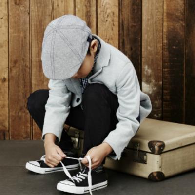 Un baietel si-a rugat educatoarea sa il ajute sa se incalte cu cizmele. Ce a urmat?