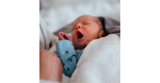 Co-sleeping – dormim sau nu în același pat cu bebe?