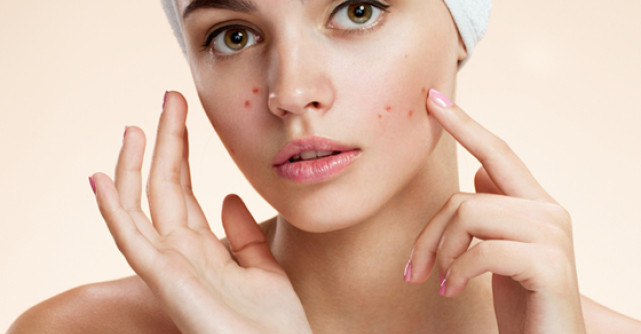 Sunt OTRAVA: 10 ingrediente cosmetice TOXICE de care sa te feresti