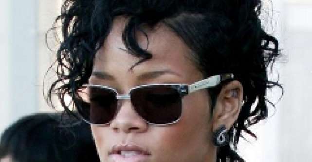 Rihanna, impaiata si...pilita