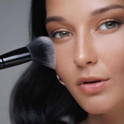 Greșeala pe care o fac majoritatea femeilor înainte de a aplica fondul de ten