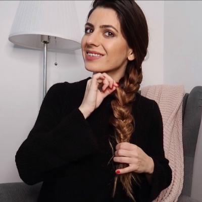 Tutorial video: Cum ne prindem părul când nu avem niciun accesoriu la îndemână?