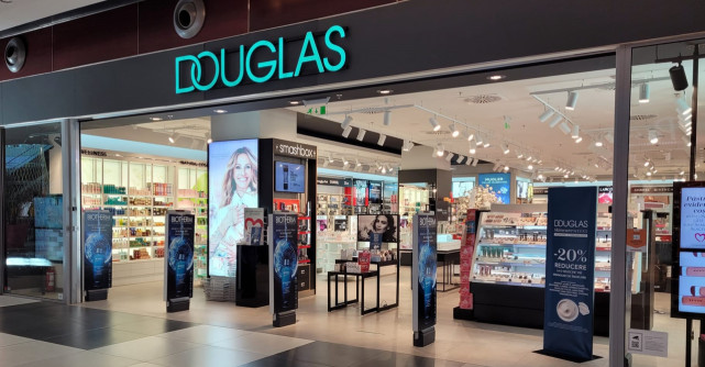 DOUGLAS deschide trei magazine noi in Romania