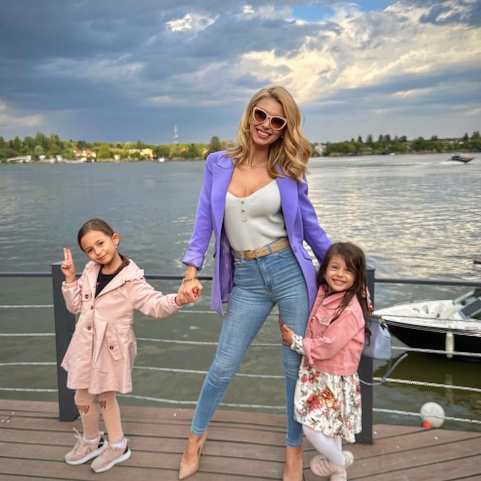 Andreea Bălan, despre felul în care își crește fetițele: Ele pur și simplu mă imită cu tot ce fac...