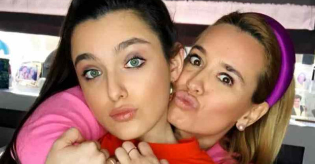 Alexia Eram, surprinsă alături de un actor celebru din Emily in Paris. Reacția Andreei Esca