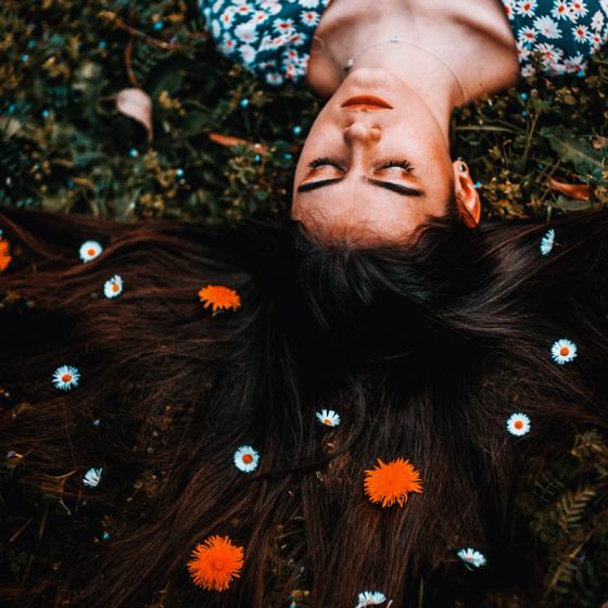 Cum să ai părul moale și mătăsos: sfaturi de îngrijire pentru toate tipurile de păr