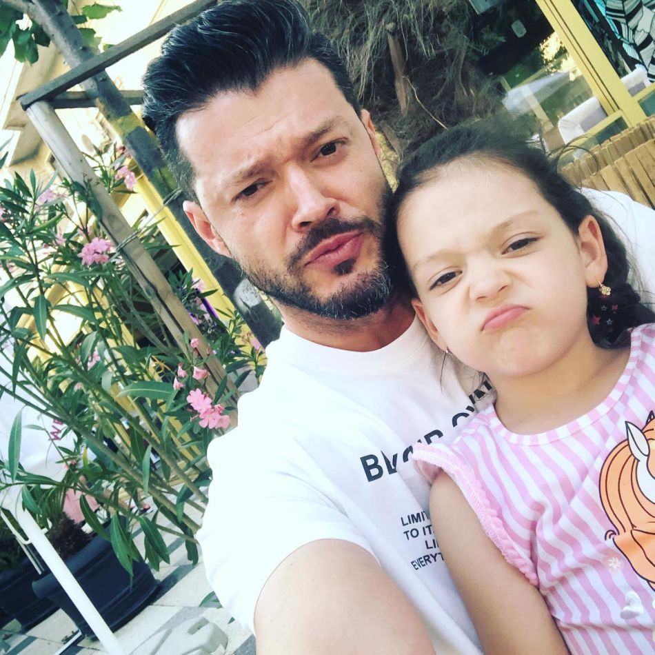 Victor Slav și-a luat fiica și au plecat în Bulgaria.Fostul prezentator tv s-a împăcat cu fosta iubită, Selina, care l-a înșelat