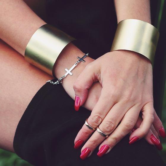 Bratari peste maneci si manusi - must-have combo