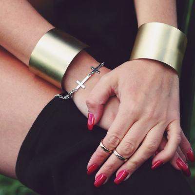 Bratari peste maneci si manusi - must-have combo