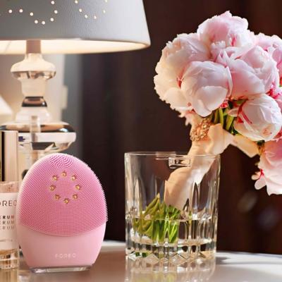 Imbunatateste-ti rutina de curatare faciala cu FOREO LUNA 3 plus