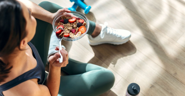 Ce să mănânci înainte și după antrenament: 3 sfaturi și recomandări utile 