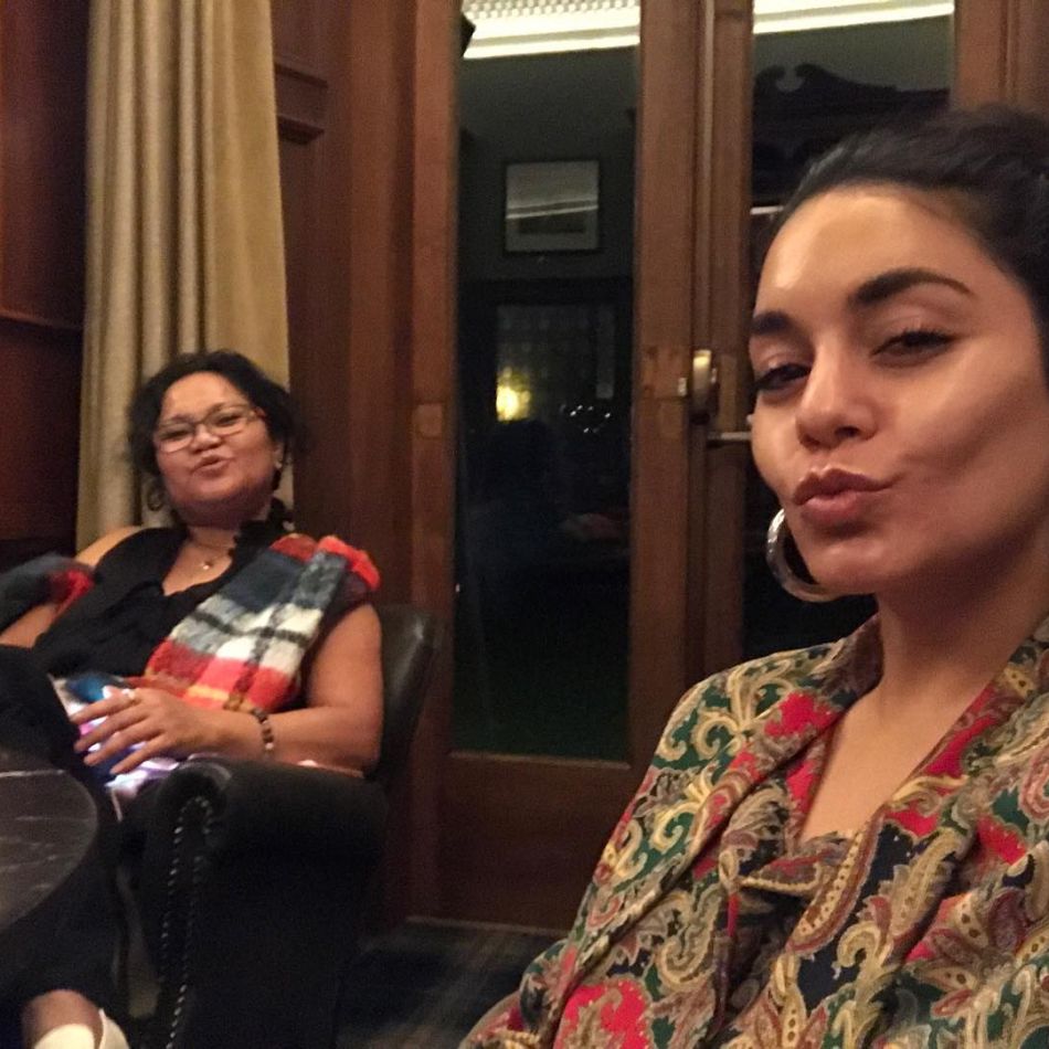 Vanessa Hudgens, cu burtica de gravidă la vedere la Premiile Oscar! Actrița așteaptă primul ei copil