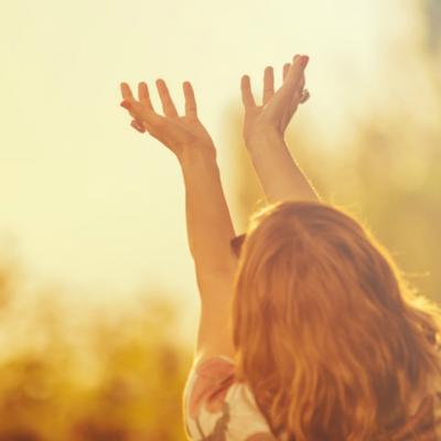 50 de afirmații pozitive cu care să îți începi dimineața pentru o viață mai fericită