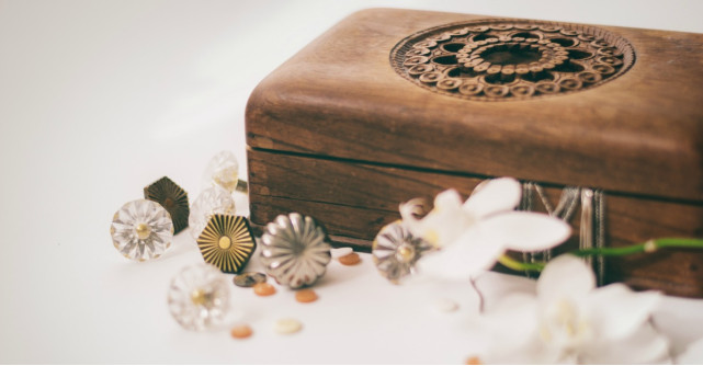 Cutii pentru depozitat bijuterii si amintiri