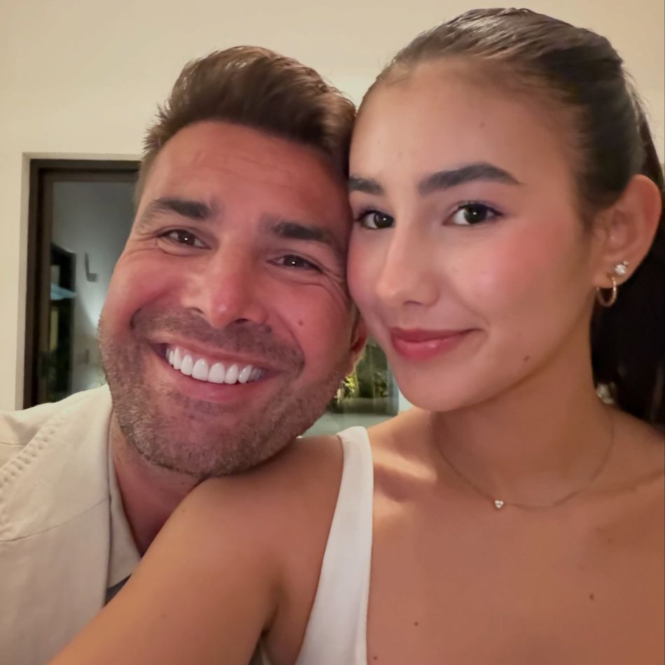 Reuniune rară în familia lui Adrian Mutu. Actuala și fosta soție, împreună la aniversarea fiicei sale de 20 de ani
