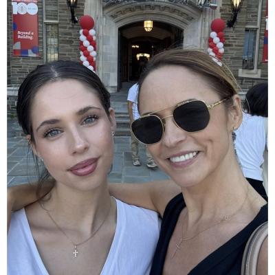 Violeta, fiica Andreei Marin și a lui Ștefan Bănică, a început studiile la Universitatea Cornell din SUA