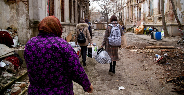 Always donează 42.000 de absorbante pentru femeile defavorizate, beneficiare ale Asociației Pe Stop