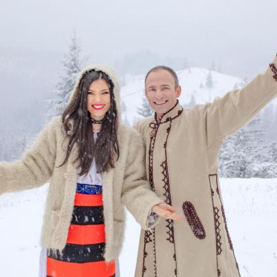 Paula Seling în costum tradițional! Ascultă aici cea mai frumoasă colindă de până acum a artistei