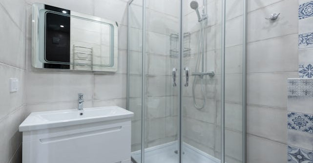 Spațiul în care aerul rămâne curat: soluții eficiente pentru controlul umezelii în baie