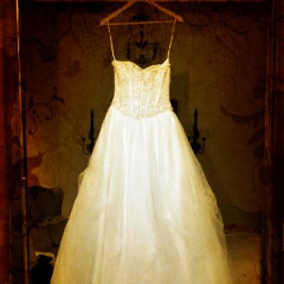 Nunta de epoca si rochie pe cupoane