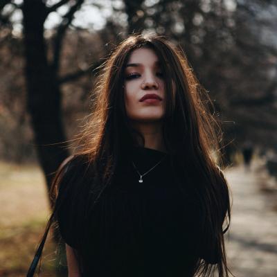 Un bărbat slab nu poate fi cu o femeie puternică. Nu ar ști ce să facă cu ea