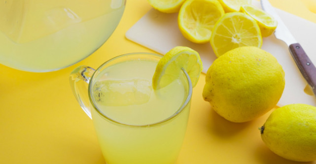 20 de beneficii de care habar nu aveai ale apei cu lamaie