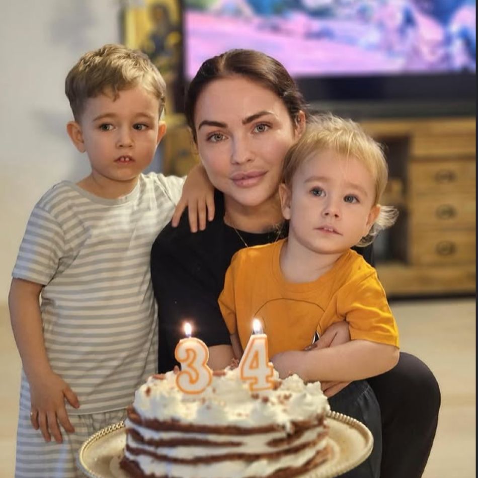 Corina Caciuc își arată pentru prima dată familia: 34 de lumânări, două inimioare și o viață pentru care sunt recunoscătoare...