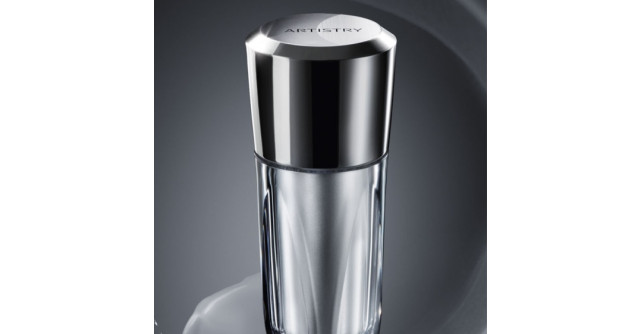 Crema pentru ochi ARTISTRY Creme LuXury, un nou produs de lux exclusiv de la Amway