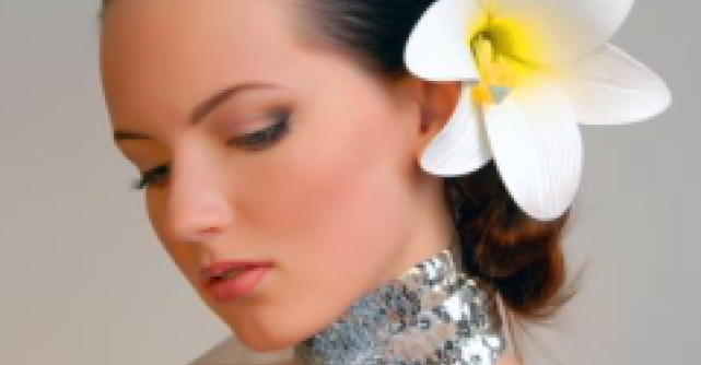 Tendintele vestimentare in sezonul primavara-vara 2010  interpretate de Ovidiu Buta