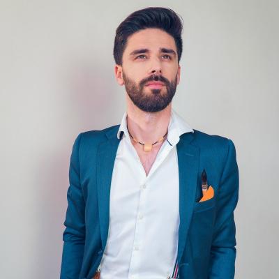 Artistul Daniel Zlota subliniază emoția fotografiei prin pictură, în expoziția Conversion, găzduită la TNB 