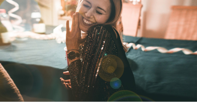 Rochii de seară cu aplicații prețioase potrivite pentru ținute de ceremonie