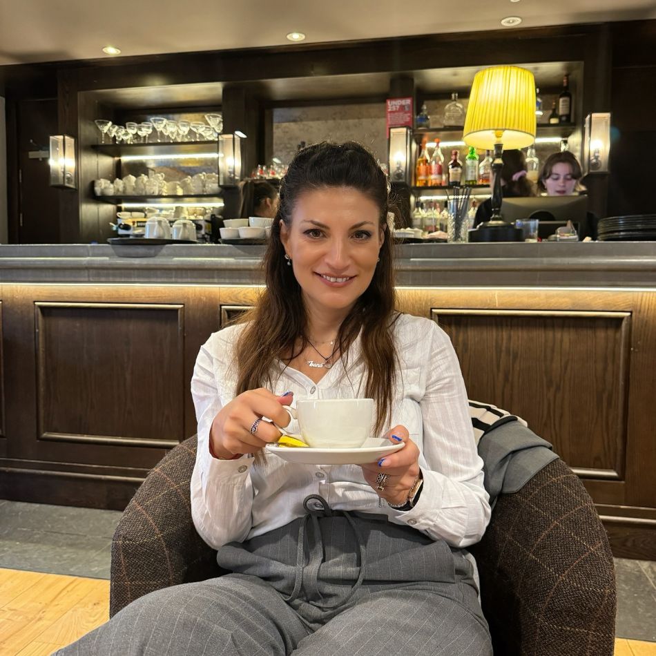 Fiica Ioanei Ginghină refuză să locuiască la tatăl ei: A preferat să stea singură decât să meargă la el...