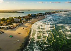 Travelminit.ro: Vacanțele pe litoral devin mai accesibile pe final de august.