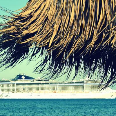 Cuplu swinger explică cum arată o zi tipică pe un vas de croazieră picantă