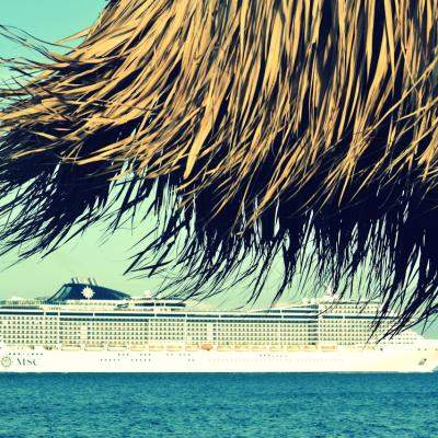 Cuplu swinger explică cum arată o zi tipică pe un vas de croazieră picantă