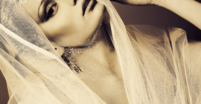 Video: Noua colectie de rochii de mireasa Carolina Herrera