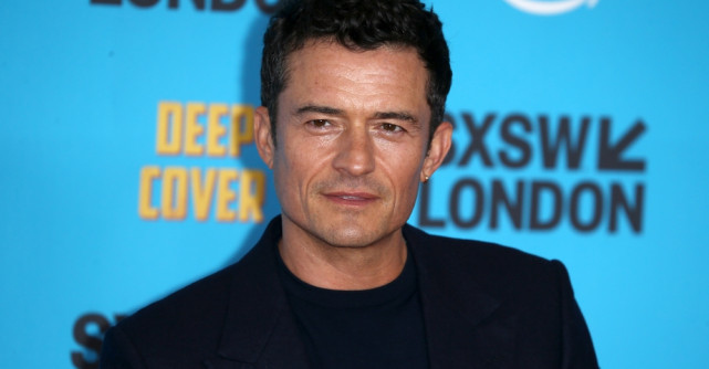 Orlando Bloom și noua sa iubită, escapadă romantică în Italia. Actorul și-a etalat fizicul impecabil pe plajă