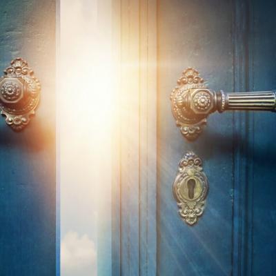 Când trecutul bate la ușă, spune-i că nu ești acasă