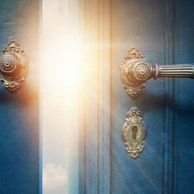 Când trecutul bate la ușă, spune-i că nu ești acasă