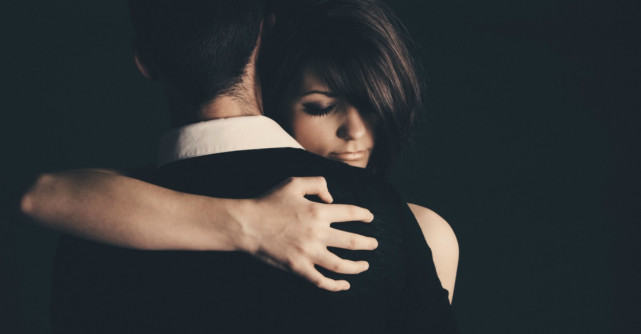 Comportamentul unui barbat care insala: indicii care il dau de gol