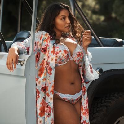 Lasa-te invaluita de romantism cu noua colectie de primavara de la Victoria's Secret